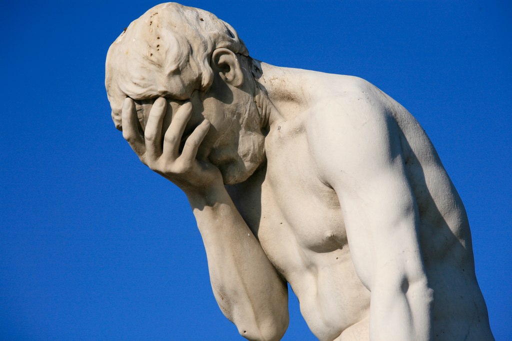 Paris tuileries garden facepalm statue