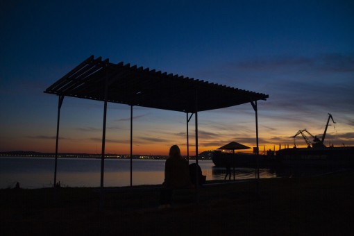 девочка на закате