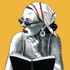 Девушка с книгой на пляже
